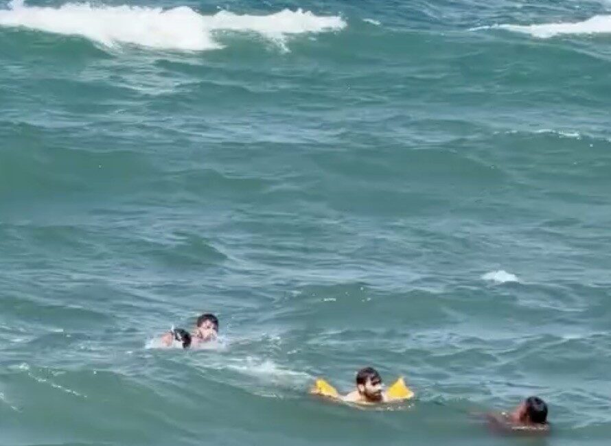 Karaburun’da akıntıya kapılarak boğulma tehlikesi geçirdi: Cankurtaran yetişti Arnavutköy Karaburun Sahili’nde hafta sonu denize giren bir vatandaş, akıntı