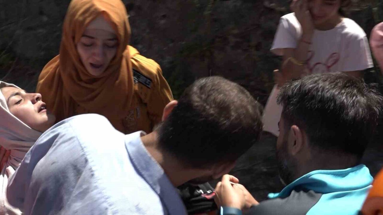 Kaybolan çocuğuna kavuşan anne sevinçten bayıldı 27 Bülten Medya -