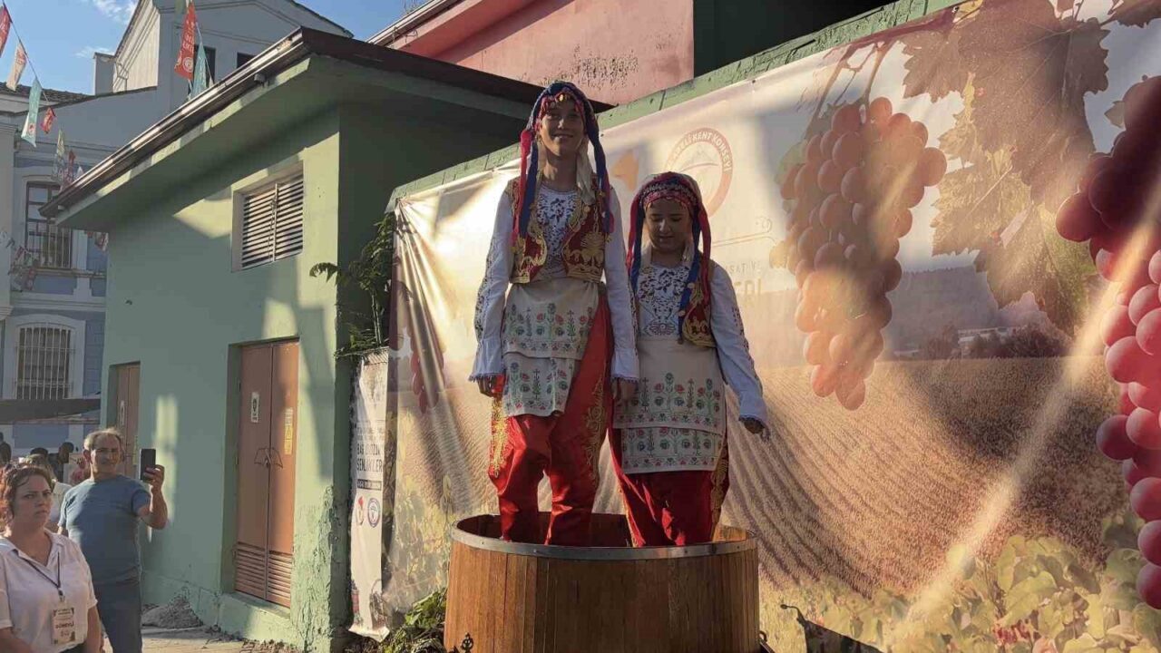 Kırklareli protokolü geleneksel yöntemle hazırlanan üzüm suyunu içti 20 Bülten Medya -