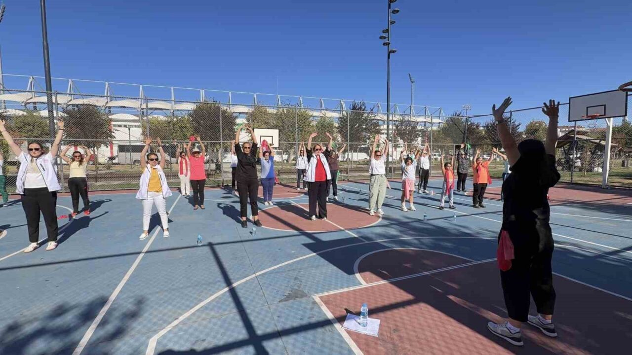 Kırklareli’nde kadınlar, fizyoterapist eşliğinde günün yorgunluğunu attı 21 Bülten Medya -