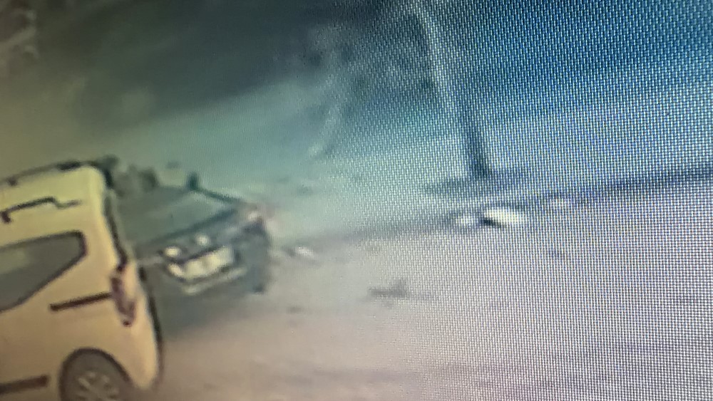 Kırklareli’nde direksiyon hâkimiyeti kaybedilen otomobil park halindeki araca çarptı. Sürücünün