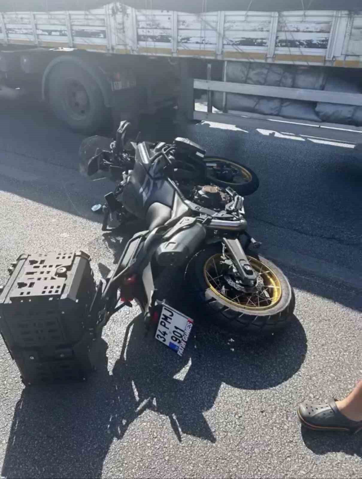Kırmızı ışık ihlali yapan cipe motosiklet çarptı: Ölümden döndü 22 Bülten Medya -