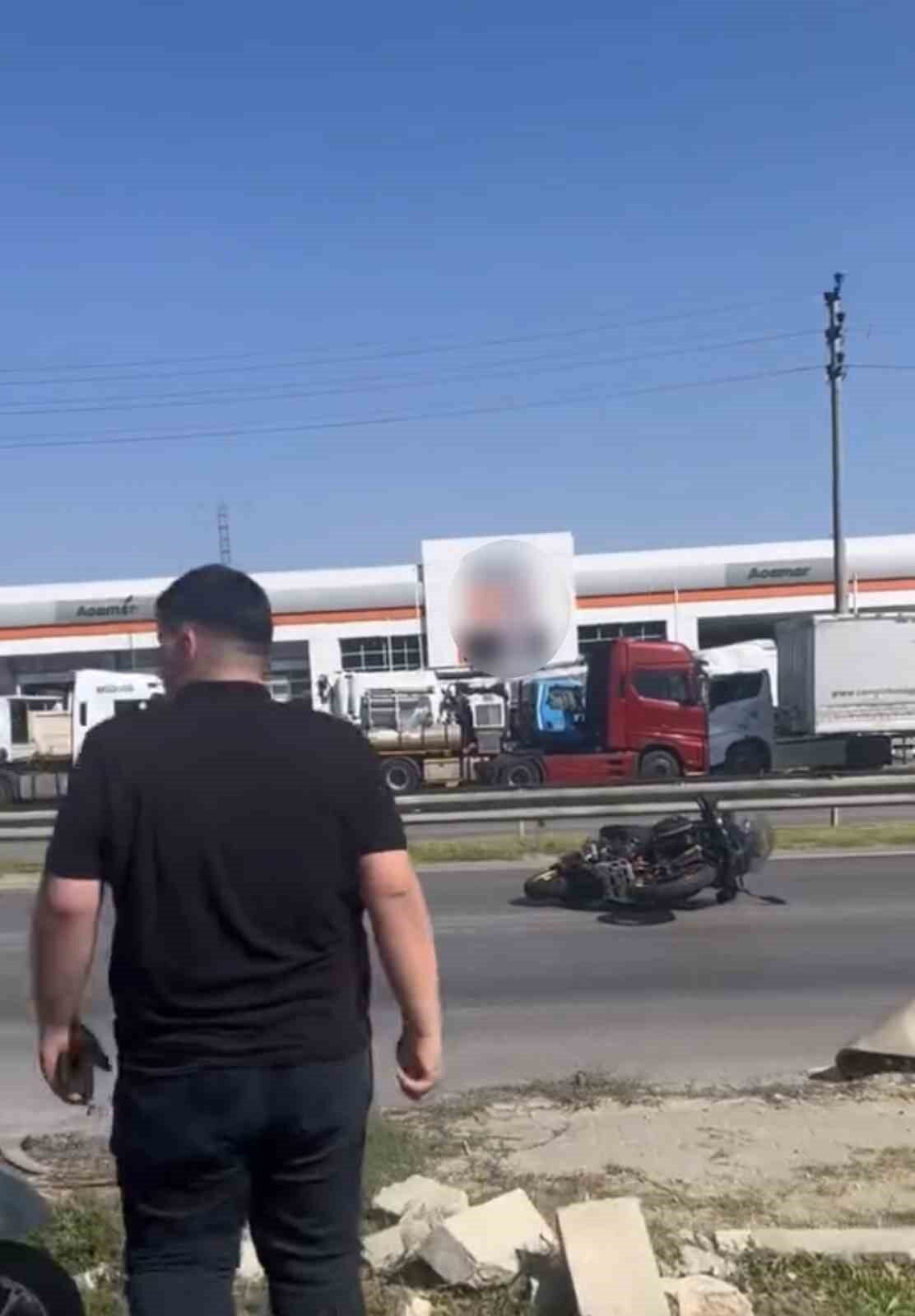 Kırmızı ışık ihlali yapan cipe motosiklet çarptı: Ölümden döndü 24 Bülten Medya -