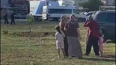 Kocaeli’nin Darıca ilçesinde binanın çatısı alevlere teslim oldu, yangın itfaiye