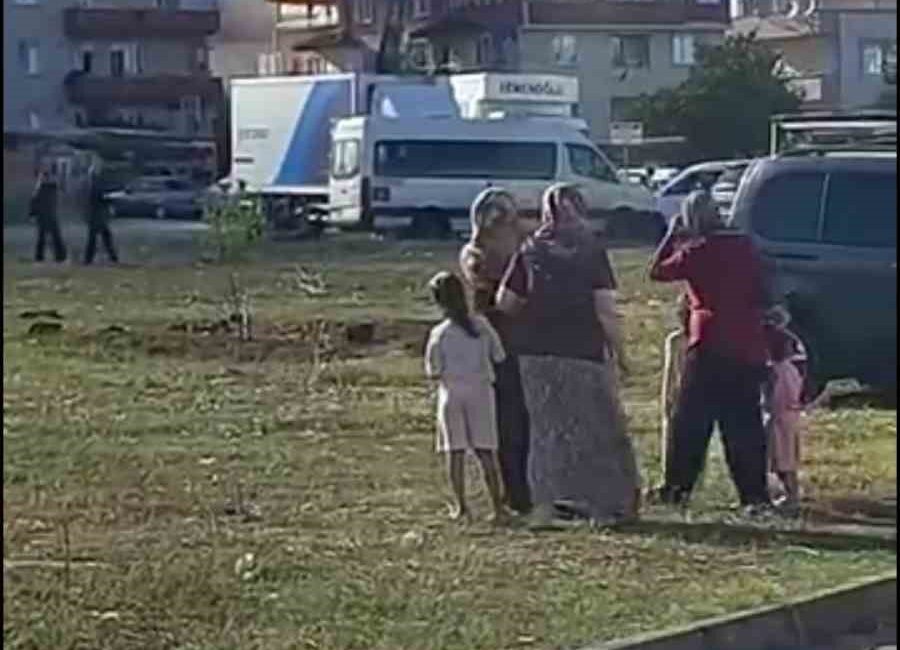 Kocaeli’nin Darıca ilçesinde binanın çatısı alevlere teslim oldu, yangın itfaiye