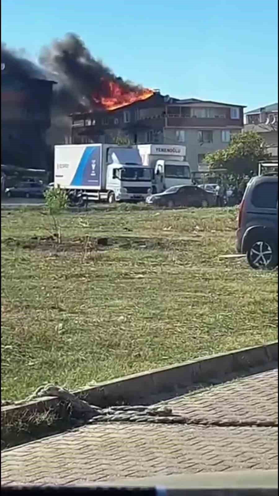 Kocaeli’de çatı alevlere teslim oldu 10 Bülten Medya -