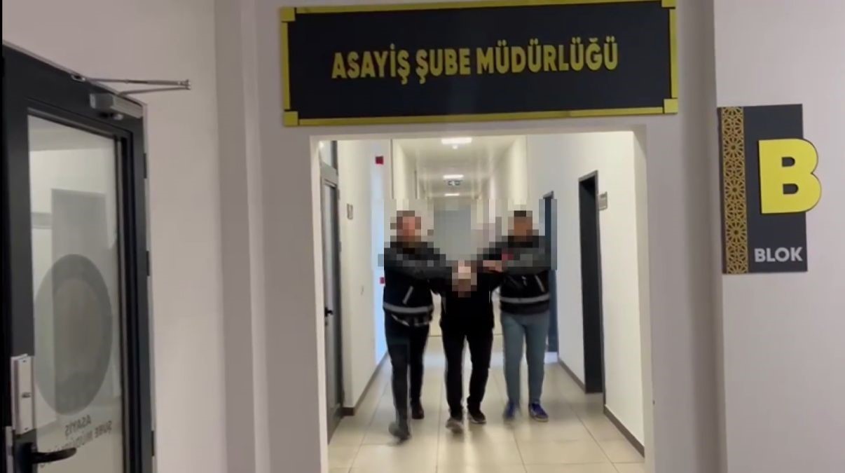 Kocaeli’de 63 yaşındaki Gülbiter Duman’ı boğazından bıçaklayarak öldüren, bileziklerini ise