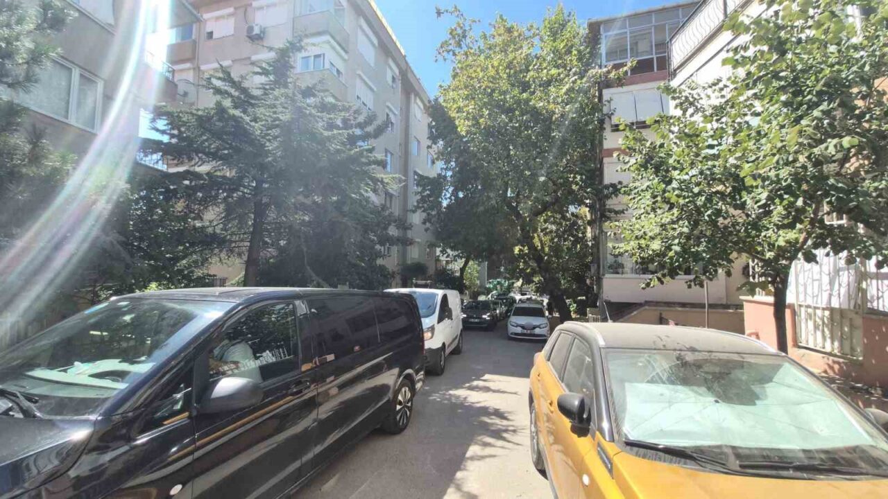 Maltepe’de dar sokakta inşaat çilesi: Mikserler yolu kapattı, sürücüler kornalarla isyan etti 20 Bülten Medya -