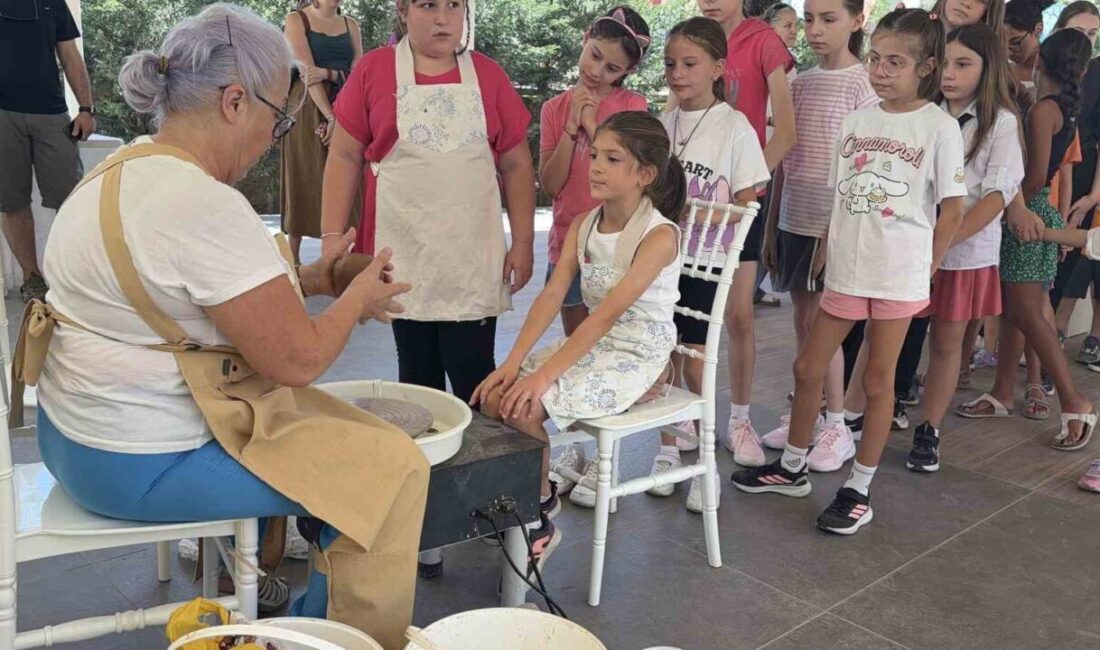 Minik eller çömlekçi tornasında toprağa şekil verdi Kırklareli’nde düzenlenen atölye çalışmasında çocuklar, çömlekçi tornasının başına geçerek toprağa