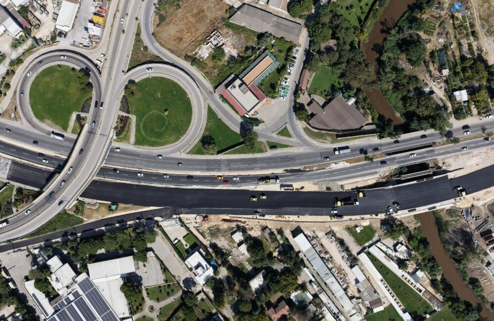 Bursa’da kritik yol çalışması okullar açılmadan tamamlandı Bursa Büyükşehir Belediyesi'nin Mudanya yolu Geçit-Bademli kavşağında yürüttüğü köprü ve