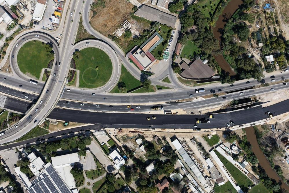 Bursa Büyükşehir Belediyesi'nin Mudanya yolu Geçit-Bademli kavşağında yürüttüğü köprü ve