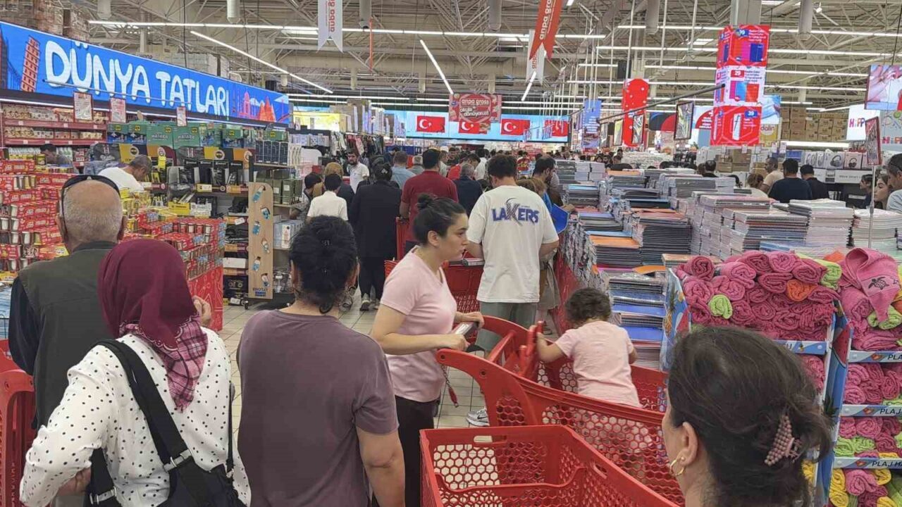 Okulların açılmasına kısa süre kala velilerin kırtasiye telaşı başladı 11 Bülten Medya -
