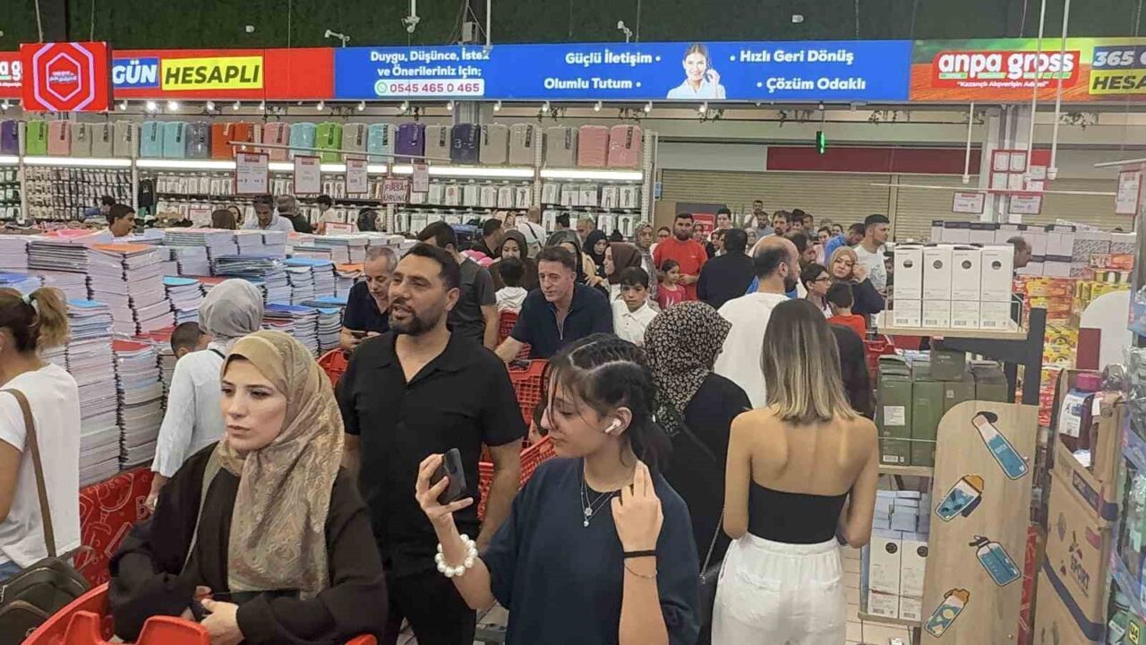 Okulların açılmasına kısa süre kala velilerin kırtasiye telaşı başladı 10 Bülten Medya -