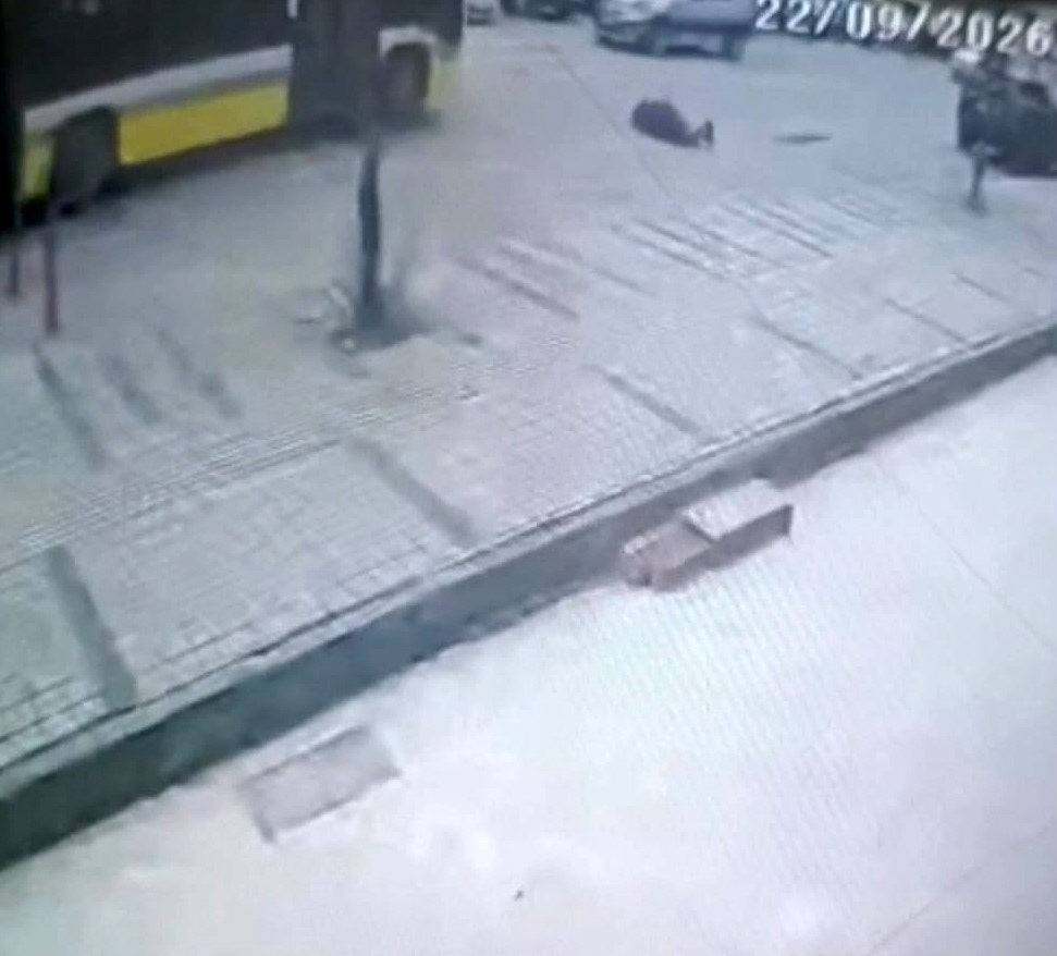 Bursa’nın İnegöl ilçesinde özel halk otobüsünün çarpması sonucu ağır yaralanan