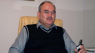 İzmir Belediye eski Başkanı Burhan Özfatura bugün kaldırıldığı hastane de