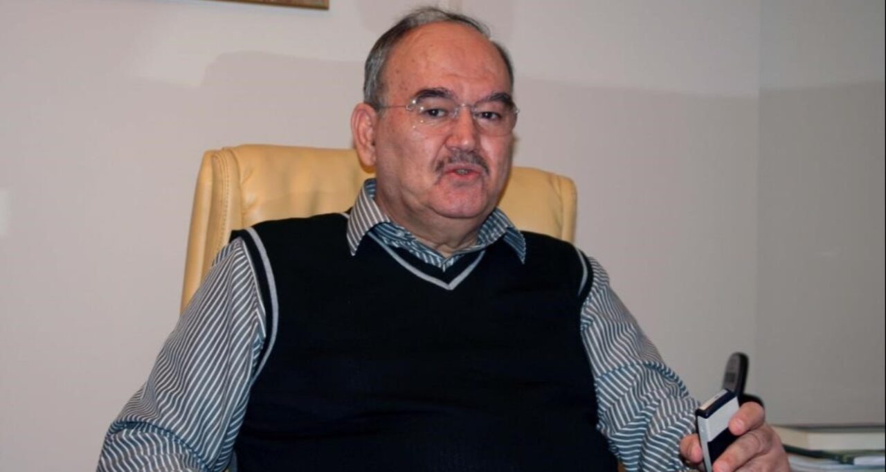 İzmir Belediye eski Başkanı Burhan Özfatura bugün kaldırıldığı hastane de
