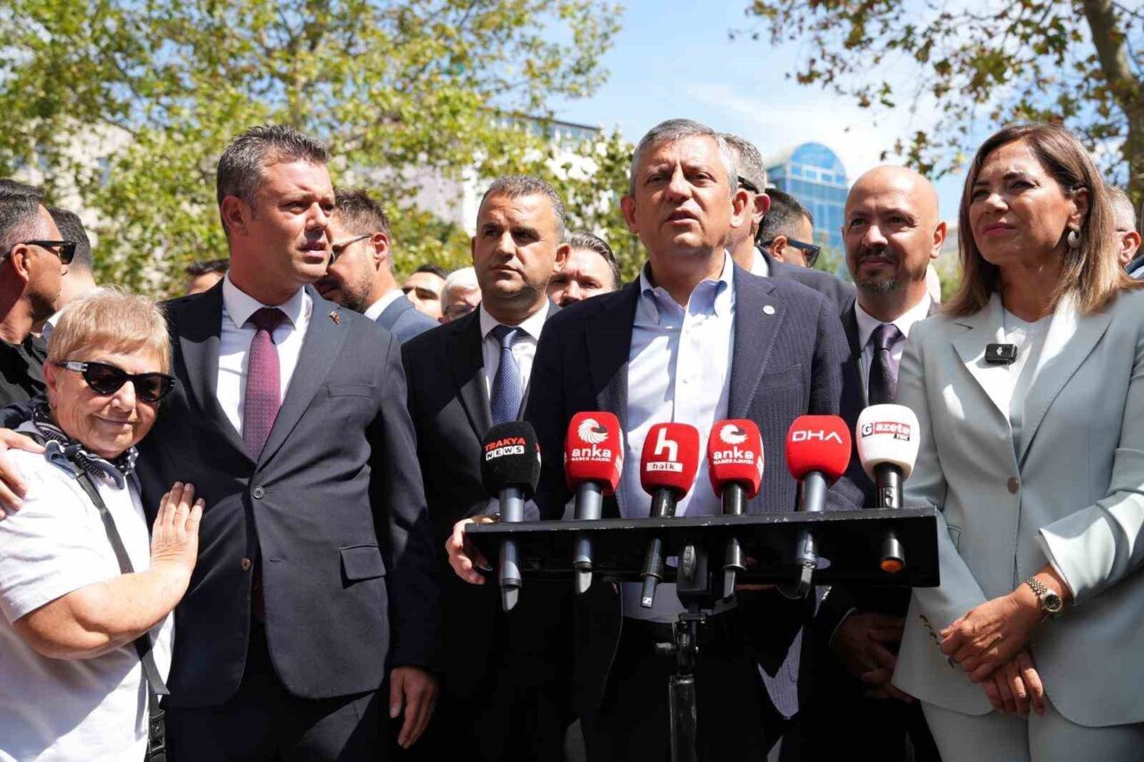 Özgür Özel Çorlu’da konuştu: "Yeni Parti, geçmişte Cumhuriyet Halk Partisi’nde siyaset yapanların yeni partisidir" 15 Bülten Medya -