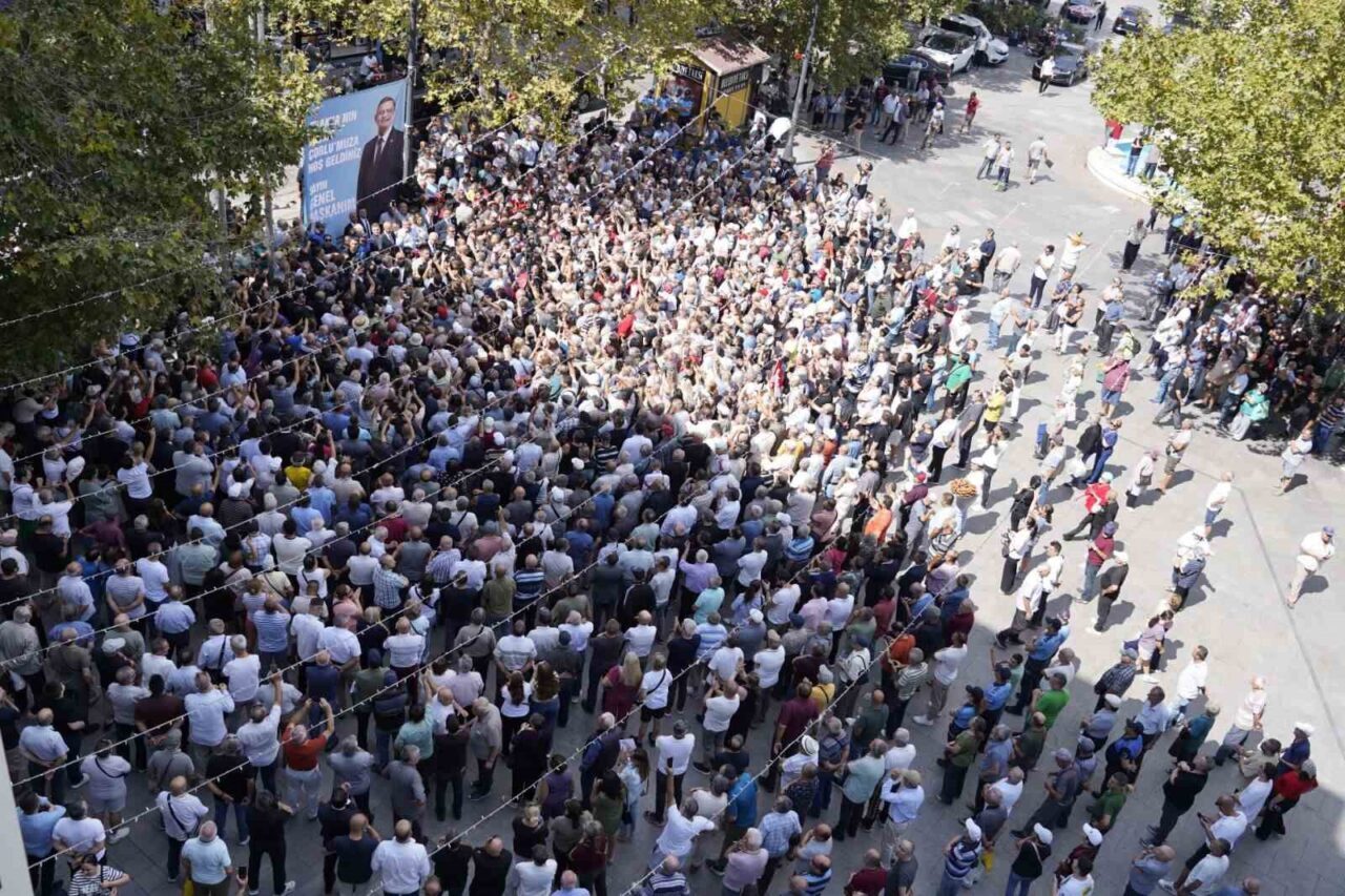 Özgür Özel Çorlu’da konuştu: "Yeni Parti, geçmişte Cumhuriyet Halk Partisi’nde siyaset yapanların yeni partisidir" 13 Bülten Medya -