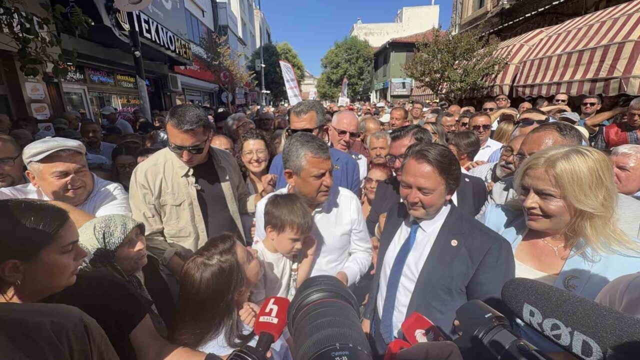 Özgür Özel, Kırklareli’nde esnafla bir araya geldi 20 Bülten Medya -