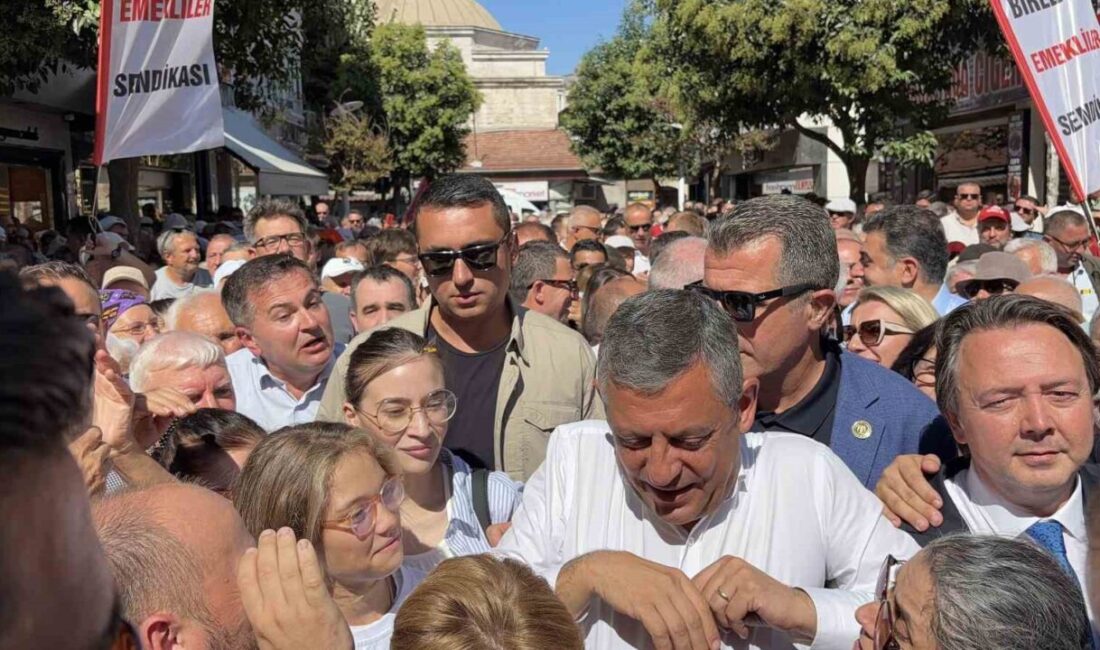 Özgür Özel, Kırklareli’nde esnafla bir araya geldi Yeni Parti Genel Başkanı Özgür Özel, Kırklareli’nde esnaf ziyareti gerçekleştirdi.