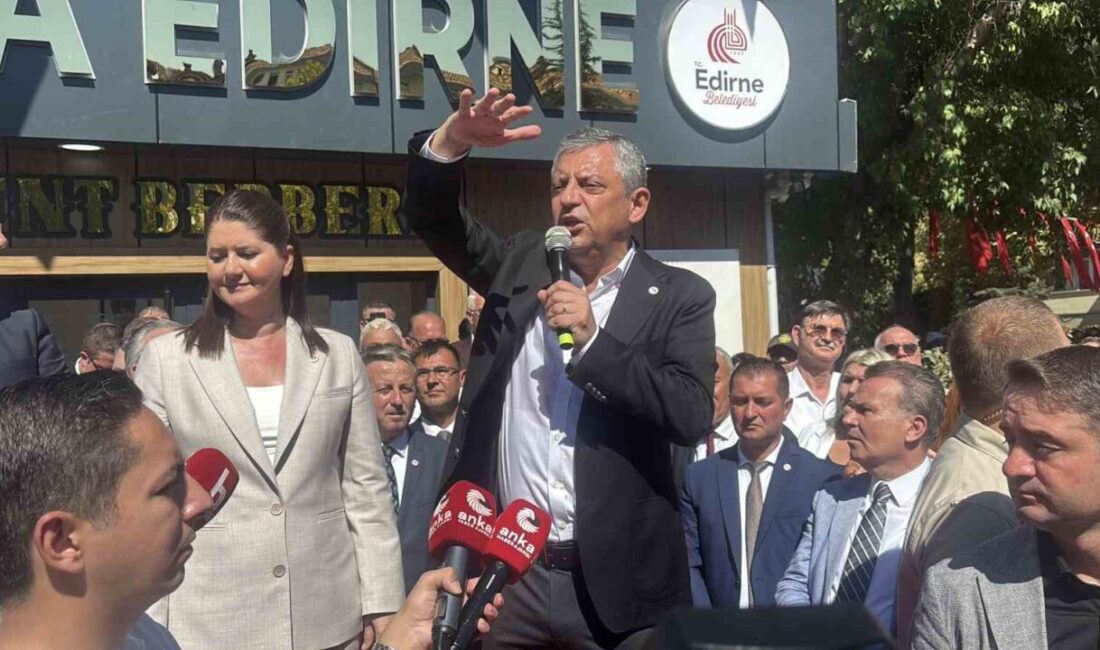 Özgür Özel’den peş peşe gaflar: Eski partisi CHP dedi, ardından İYİ Parti dedi Yeni Parti Genel Başkanı Özgür Özel’in Edirne ziyaretinde yaptığı konuşmada