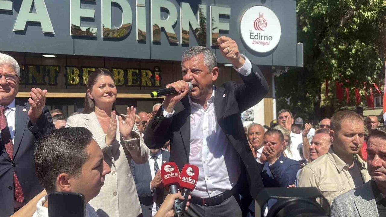 Özgür Özel’den peş peşe gaflar: Eski partisi CHP dedi, ardından İYİ Parti dedi 14 Bülten Medya -