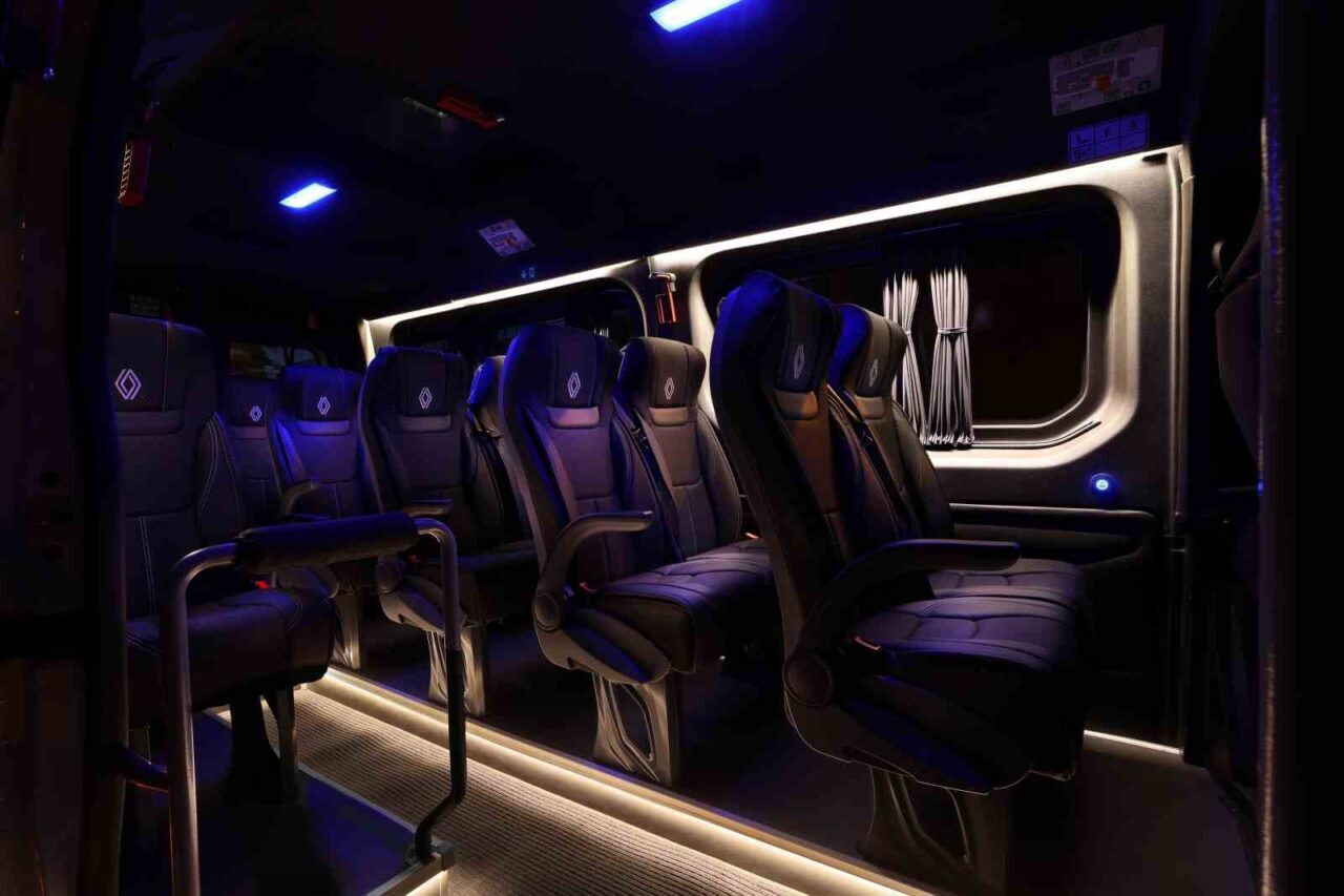 Renault Master, yenilenen minibüs ve açık kasa kamyonet modellerini kullanıcılara sundu 23 Bülten Medya -