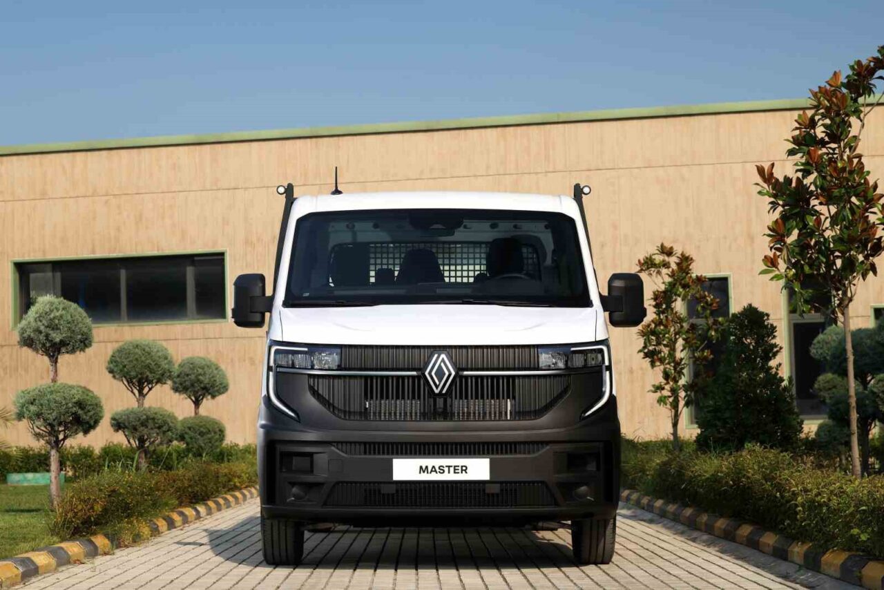 Renault Master, yenilenen minibüs ve açık kasa kamyonet modellerini kullanıcılara sundu 26 Bülten Medya -