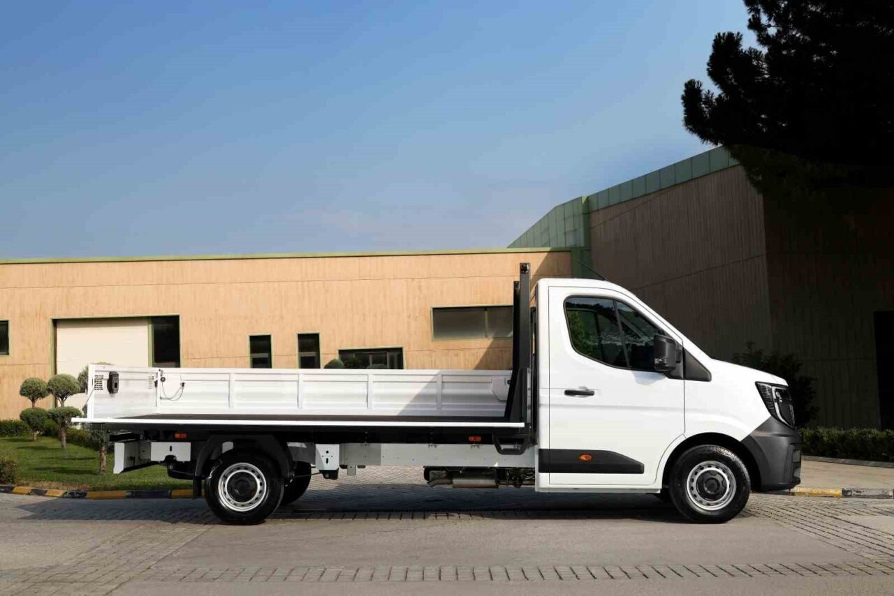 Renault Master, yenilenen minibüs ve açık kasa kamyonet modellerini kullanıcılara sundu 22 Bülten Medya -