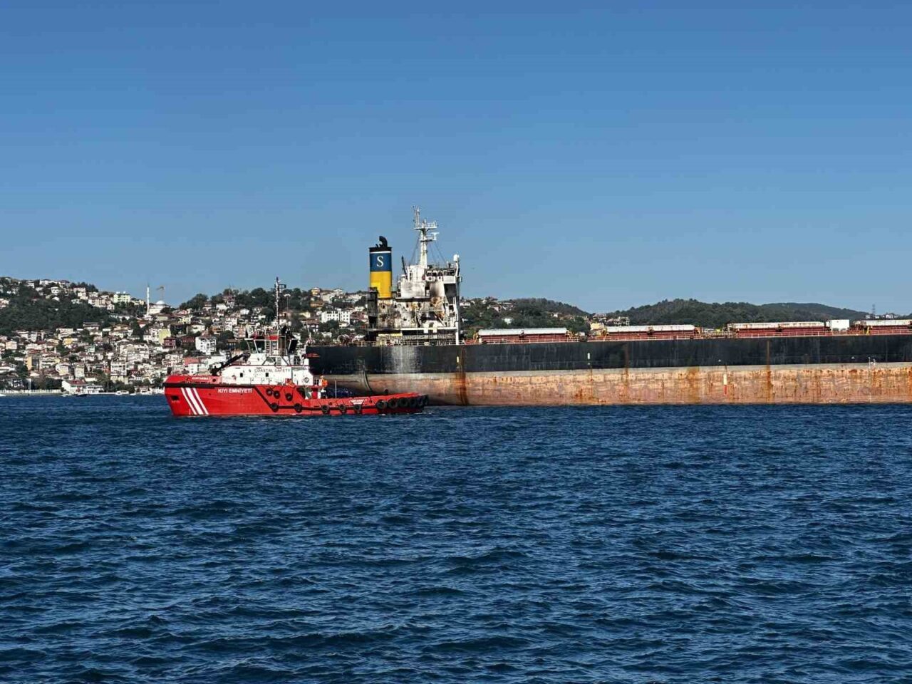 Rusya’da saldırıya uğrayan gemi İstanbul Boğazı’ndan geçti 8 Bülten Medya -