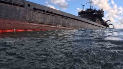 Rusya’nın Novorossiysk Limanı açıklarında saldırıya uğradığı belirtilen ve mürettebatı tarafından