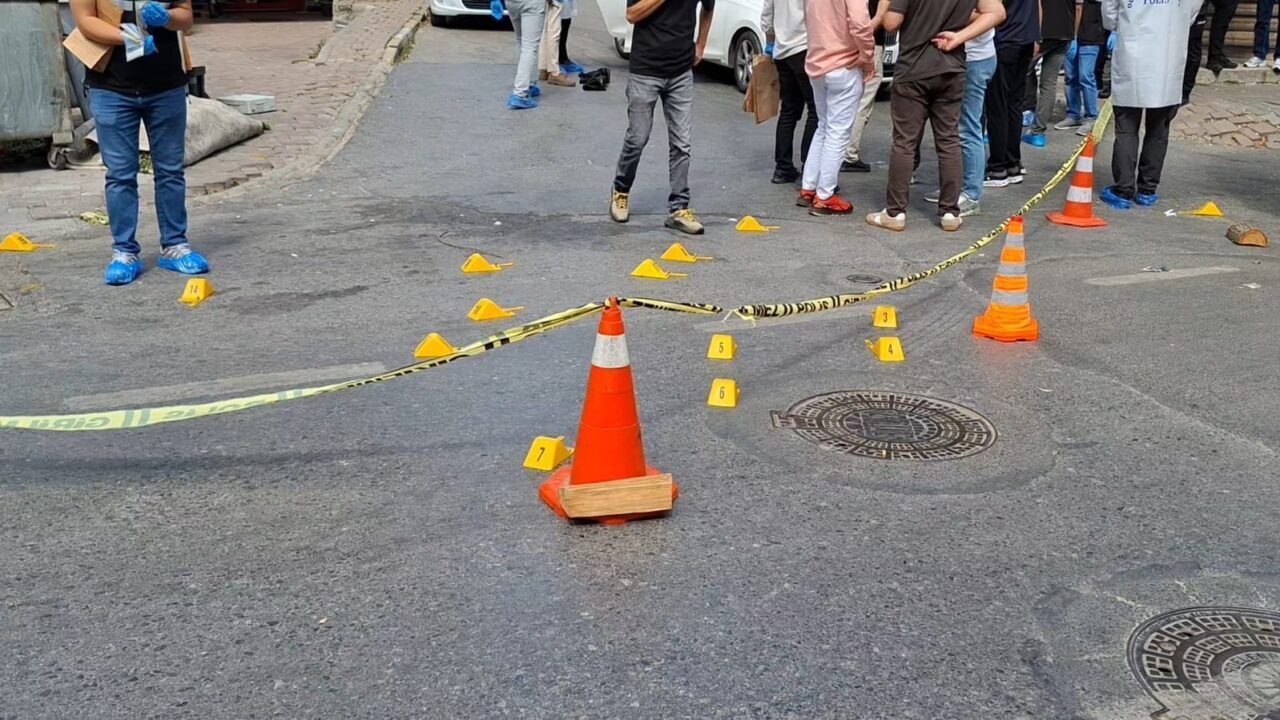 Sancaktepe’de seyir halindeki otomobile silahlı saldırı: 1 ölü 13 Bülten Medya -