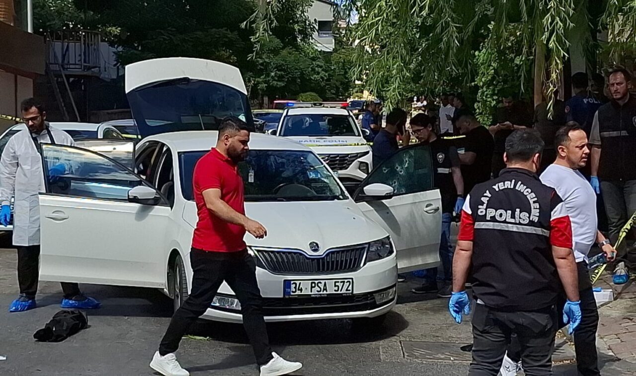 Sancaktepe’de seyir halindeki otomobile silahlı saldırı: 1 ölü 15 Bülten Medya -
