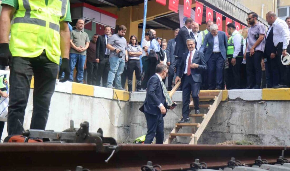 Şehir tarihini değiştirecek proje: Raylar yerin altına iniyor Sakarya’da şehir merkezindeki tren raylarını yer altına alarak bölgeyi sosyal