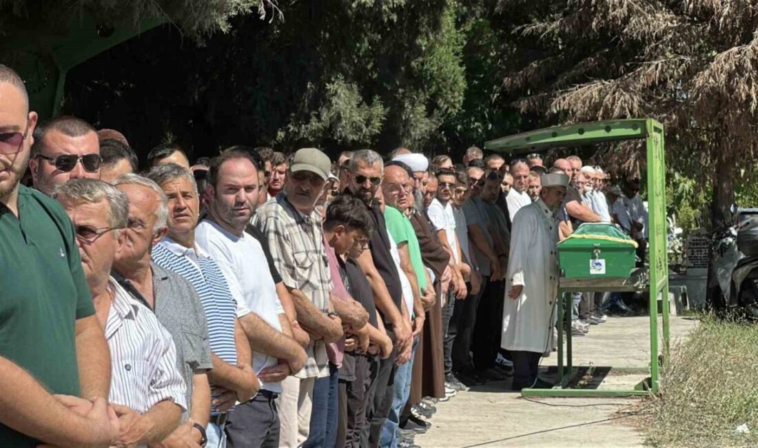Sığ suya atlayarak hayatını kaybeden 3 çocuk babası son yolculuğuna uğurlandı Antalya’nın Alanya ilçesindeki otel iskelesinden yaklaşık 50 santimetrelik sığ suya