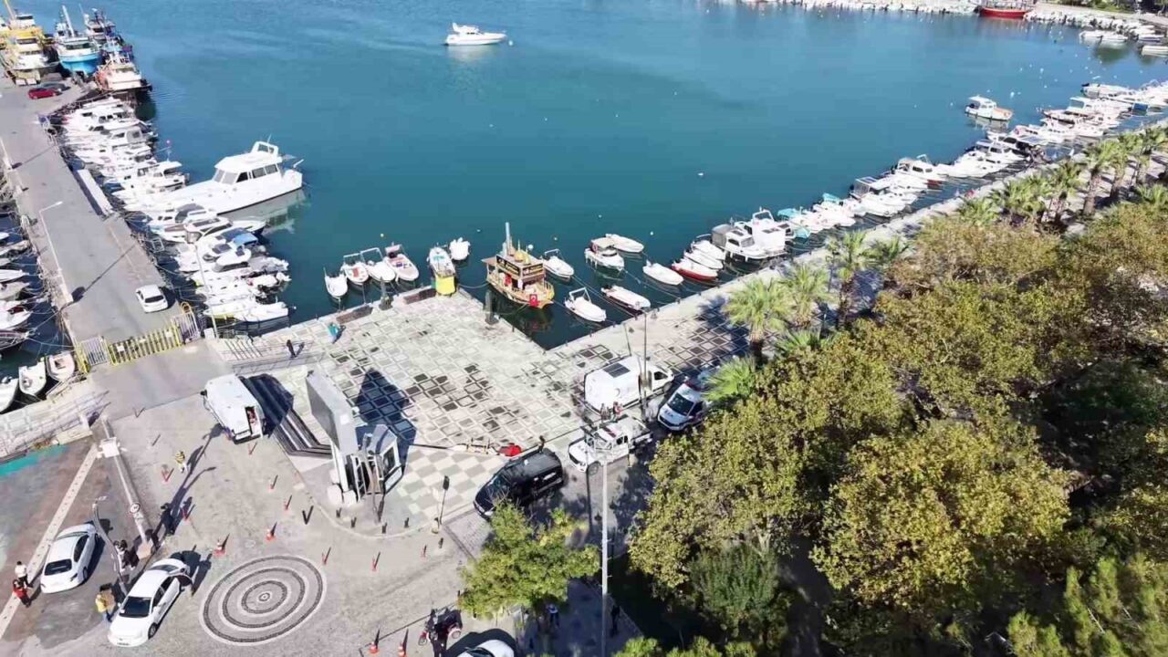 İstanbul Silivri açıklarında iki ticari geminin çarpışmasının ardından 10 personelin