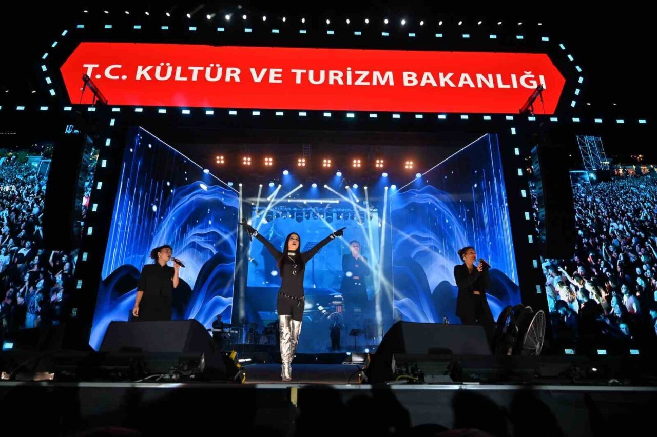 Simge Çanakkale’yi coşturdu 7 Bülten Medya -
