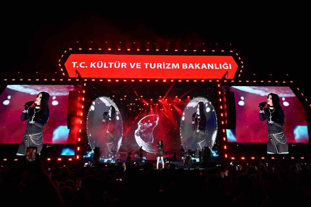Simge Çanakkale’yi coşturdu 8 Bülten Medya -