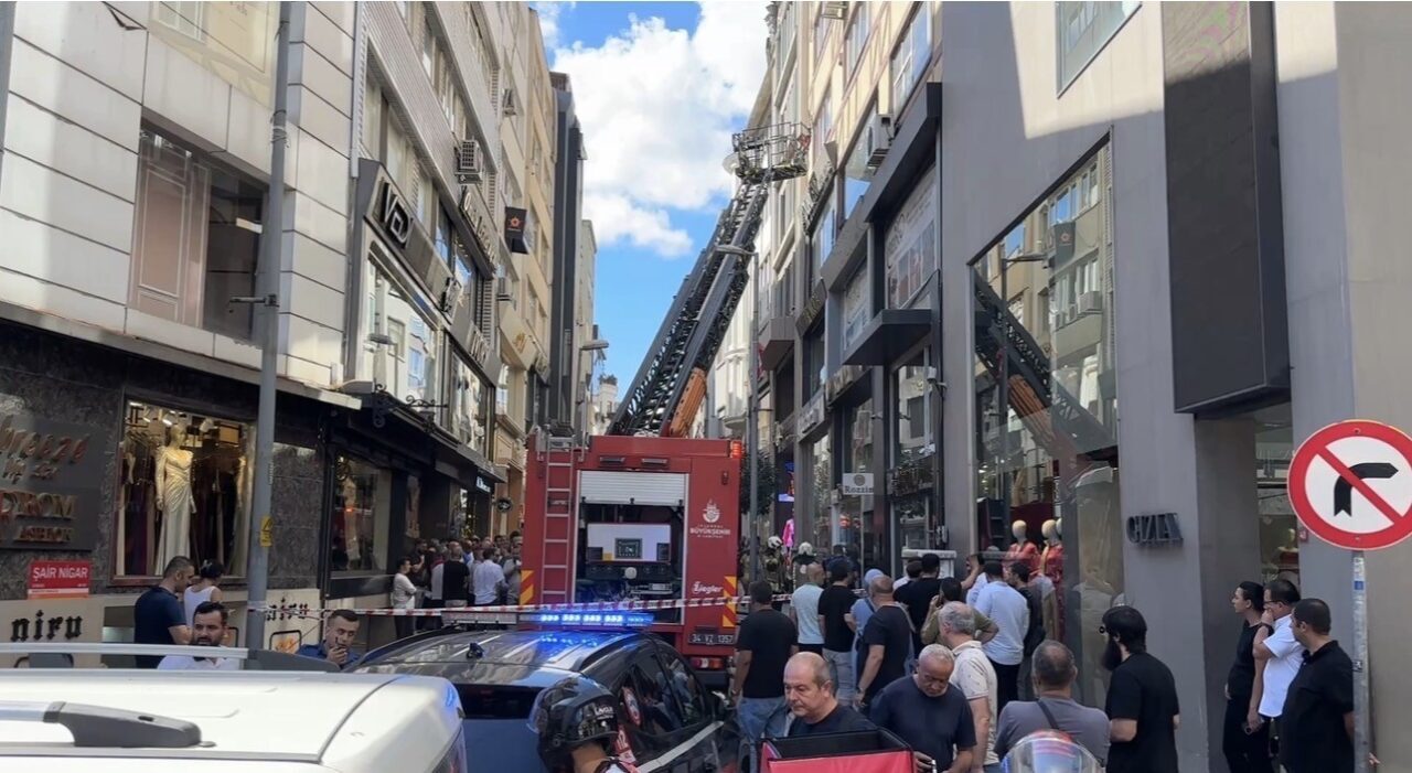 Şişli’de binada yangın paniği: Birinci kattan atlayan kişi yaralandı 8 Bülten Medya -