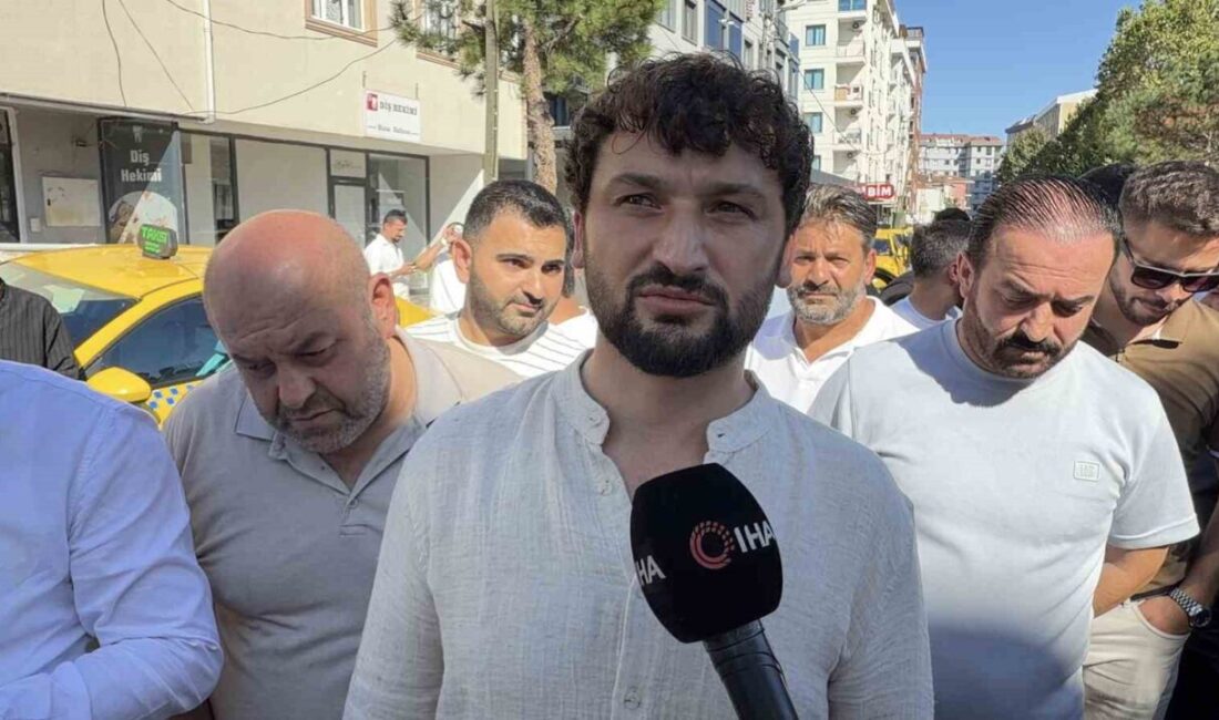 Sultanbeyli’de korsan taksi tartışması bıçaklı kavgaya dönüştü: 2 yaralı Sultanbeyli’de korsan taksicilik yaptığı öne sürülen bir kişi ile iki