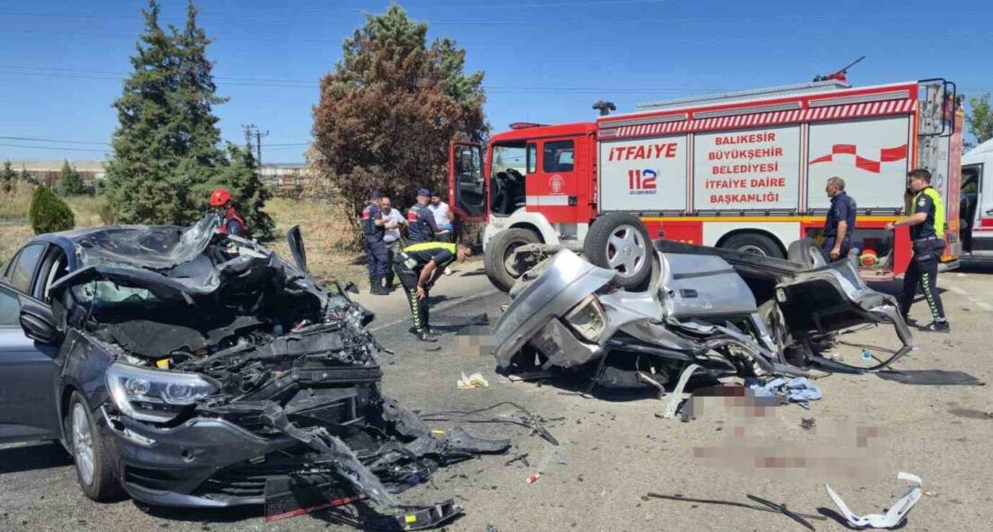 Balıkesir’in Susurluk ilçesinde iki otomobilin çarpışması sonucu meydana gelen trafik