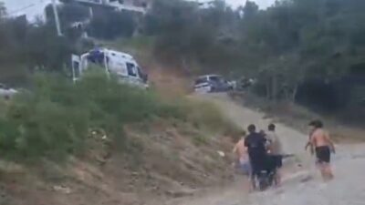 Tekirdağ’ın Süleymanpaşa ilçesine bağlı Topağaç Mahallesi’nde, dalgalı denize giren 4