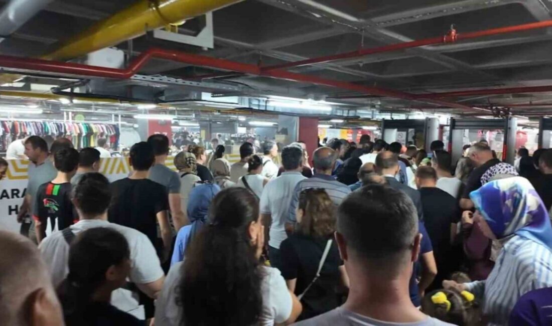 Trabzon’dan gelen de var, sabah 7’de yola çıkan da: İndirim çadırında kıyasıya yarış İstanbul Bahçelievler’de bir alışveriş merkezi tarafından düzenlenen ve onlarca ünlü