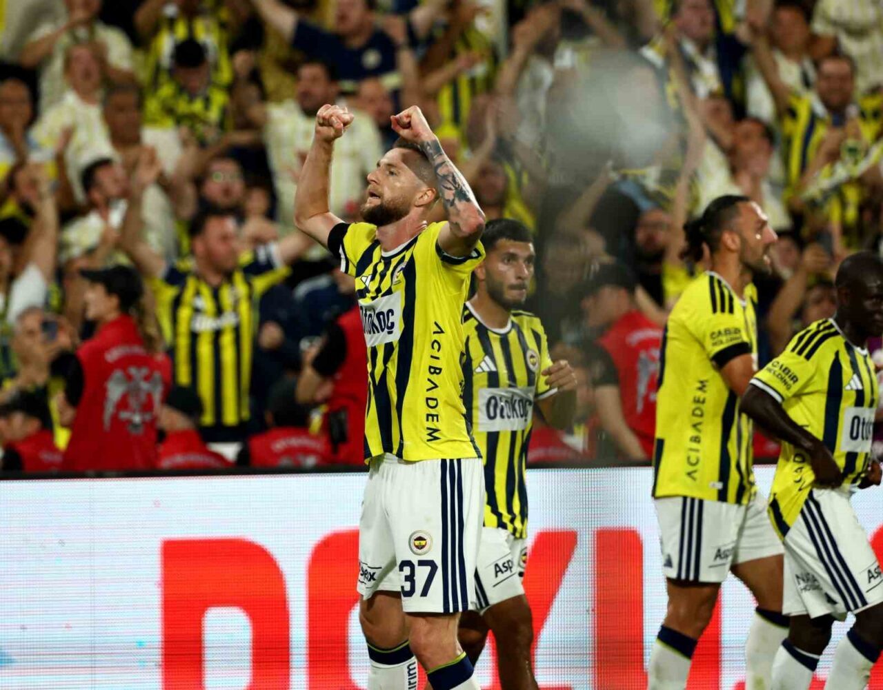 Trendyol Süper Lig: Fenerbahçe: 1 - Beşiktaş: 1 (İlk yarı) 119 Bülten Medya -