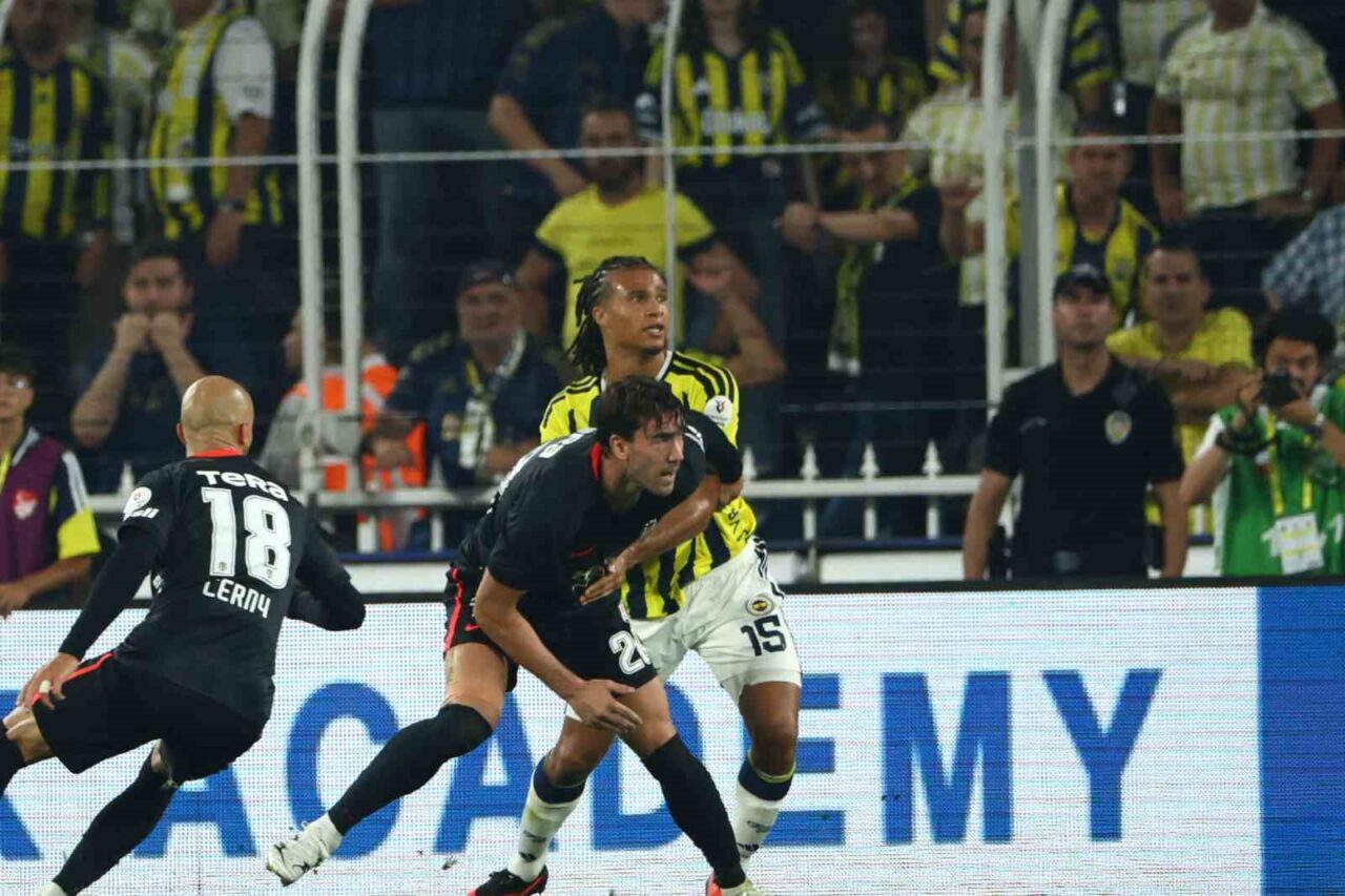 Trendyol Süper Lig: Fenerbahçe: 1 - Beşiktaş: 1 (İlk yarı) 127 Bülten Medya -