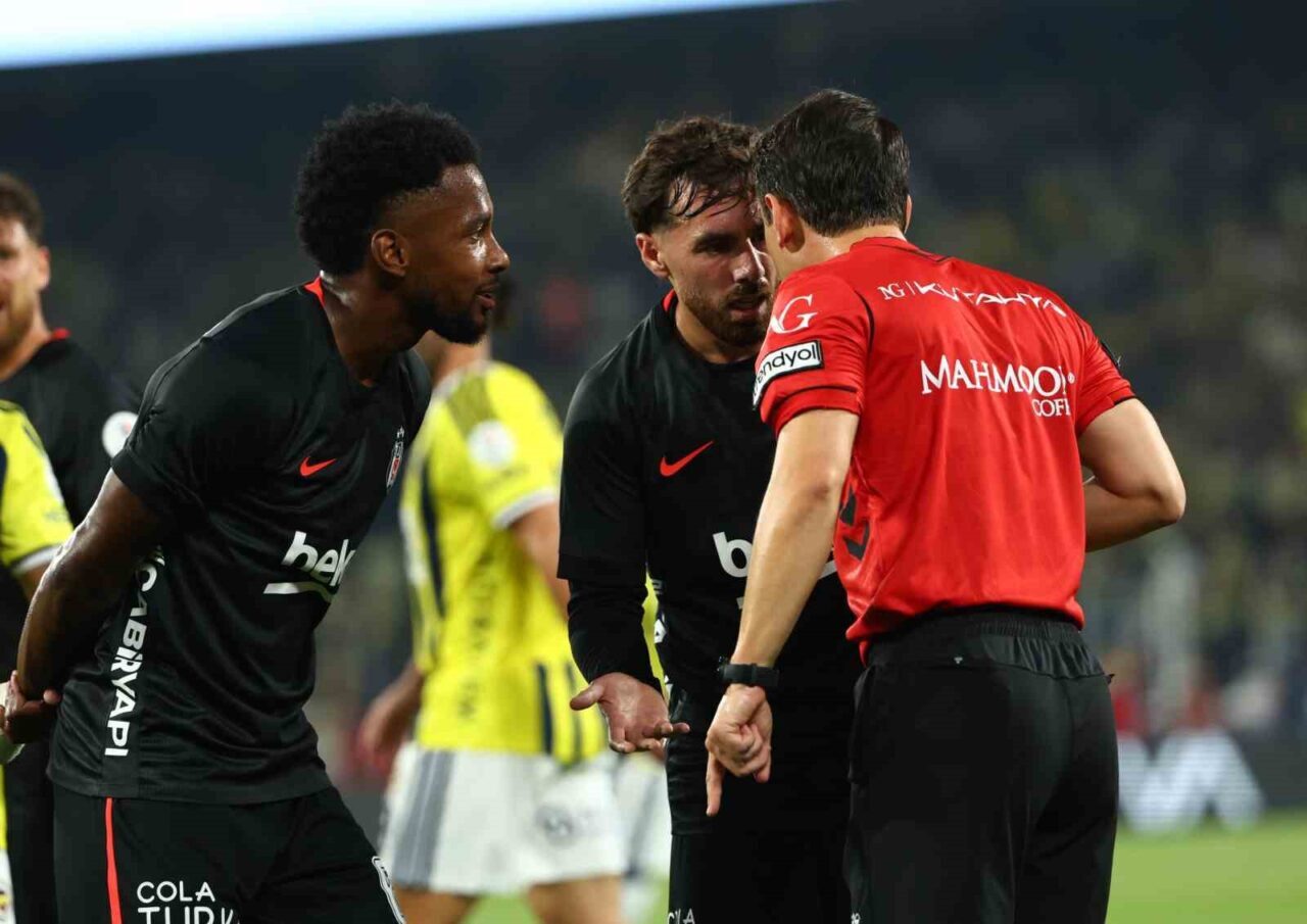 Trendyol Süper Lig: Fenerbahçe: 1 - Beşiktaş: 1 (İlk yarı) 109 Bülten Medya -