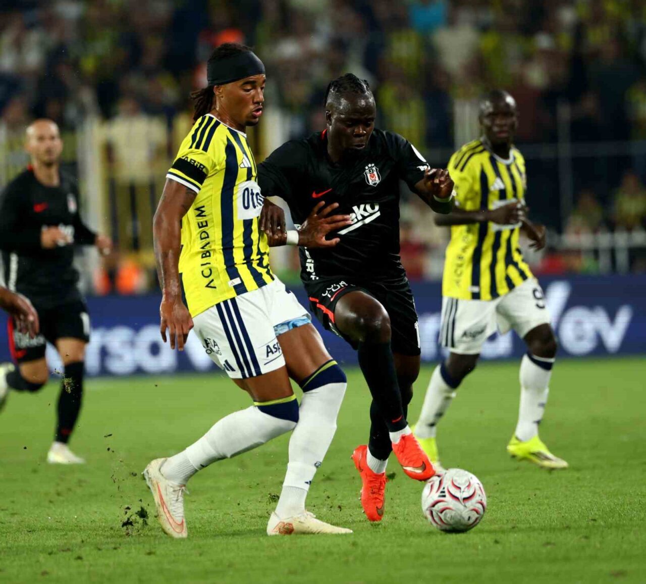 Trendyol Süper Lig: Fenerbahçe: 1 - Beşiktaş: 1 (İlk yarı) 118 Bülten Medya -
