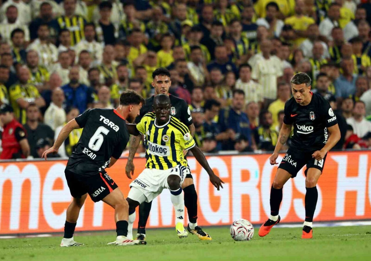 Trendyol Süper Lig: Fenerbahçe: 1 - Beşiktaş: 1 (İlk yarı) 117 Bülten Medya -