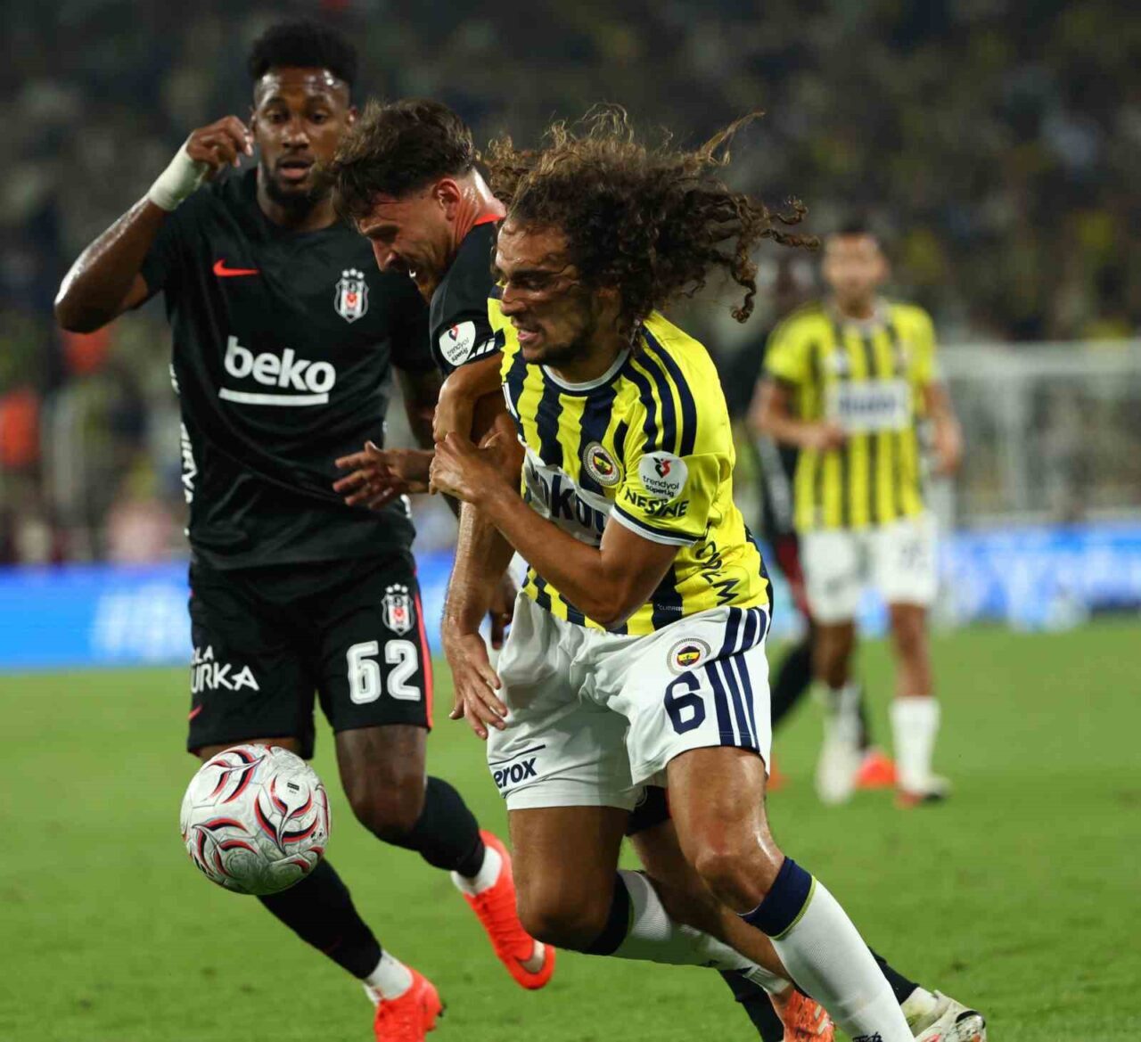Trendyol Süper Lig: Fenerbahçe: 1 - Beşiktaş: 1 (İlk yarı) 106 Bülten Medya -
