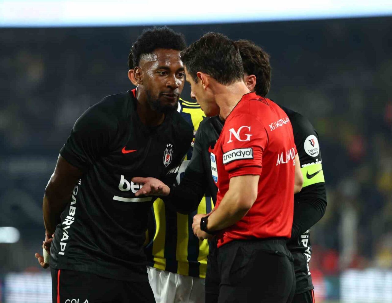 Trendyol Süper Lig: Fenerbahçe: 1 - Beşiktaş: 1 (İlk yarı) 110 Bülten Medya -